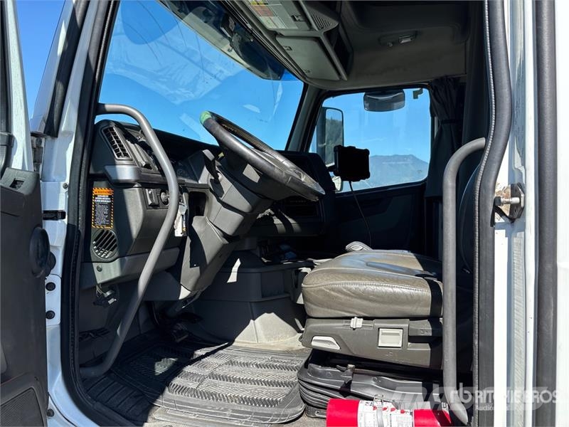 Volvo VNL740 Prime Movers