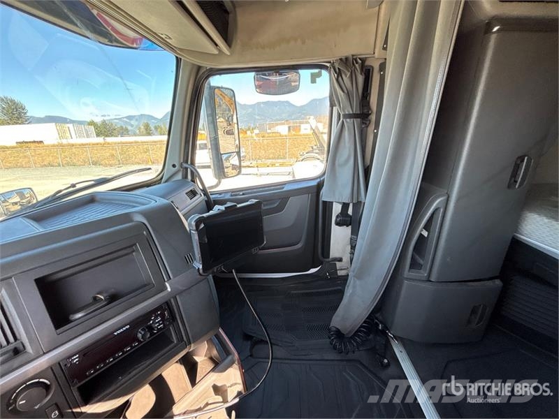 Volvo VNL740 Prime Movers