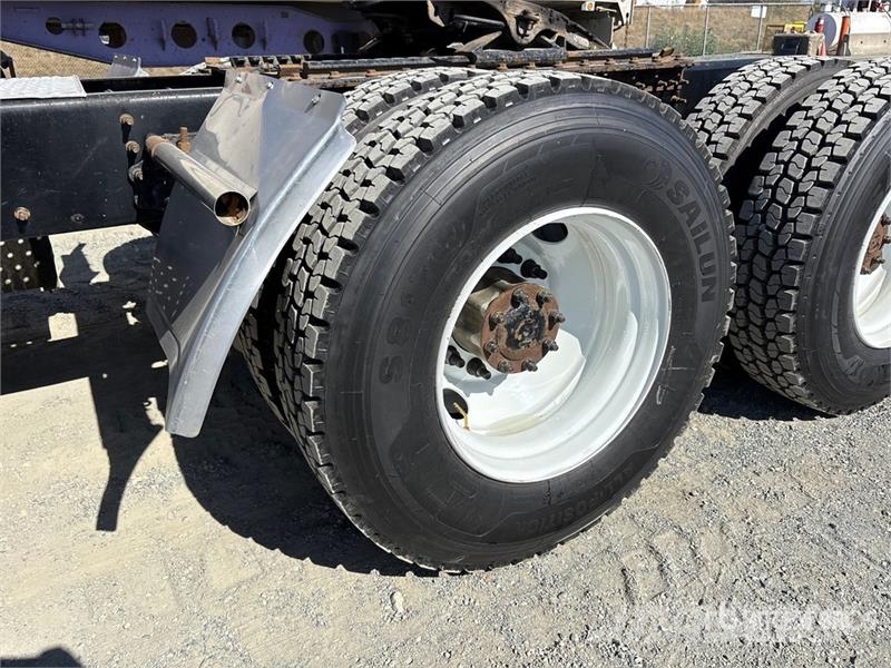 Volvo VNL740 Prime Movers