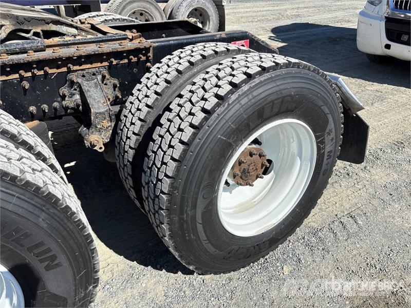 Volvo VNL740 Prime Movers
