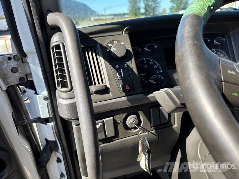 Volvo VNL740 Prime Movers