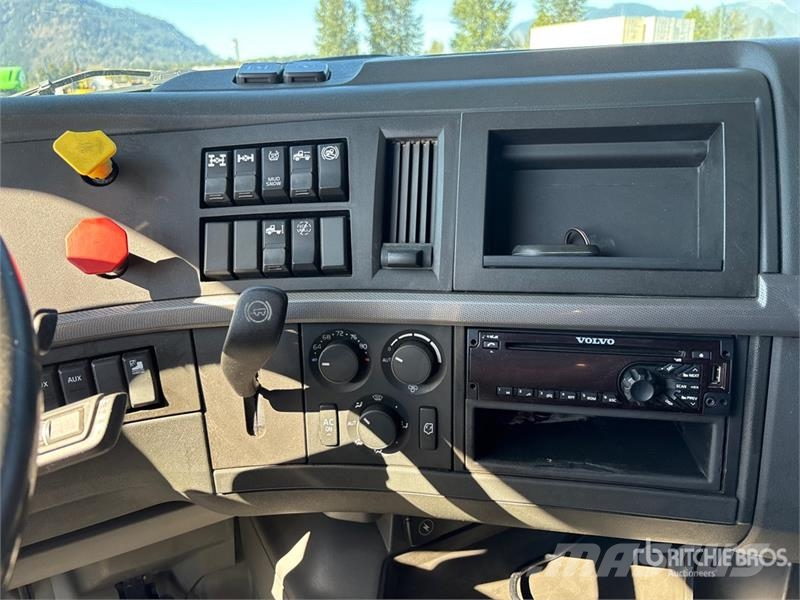 Volvo VNL740 Prime Movers