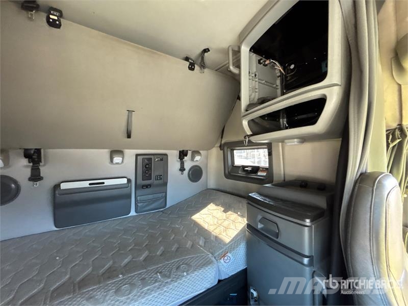 Volvo VNL740 Prime Movers