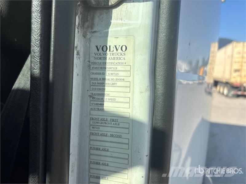 Volvo VNL740 Tractor Units