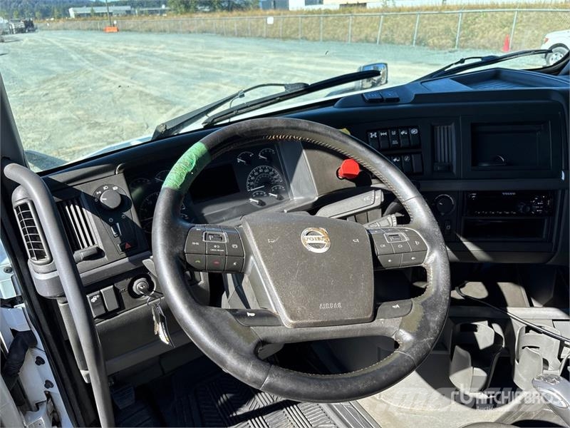 Volvo VNL740 Prime Movers