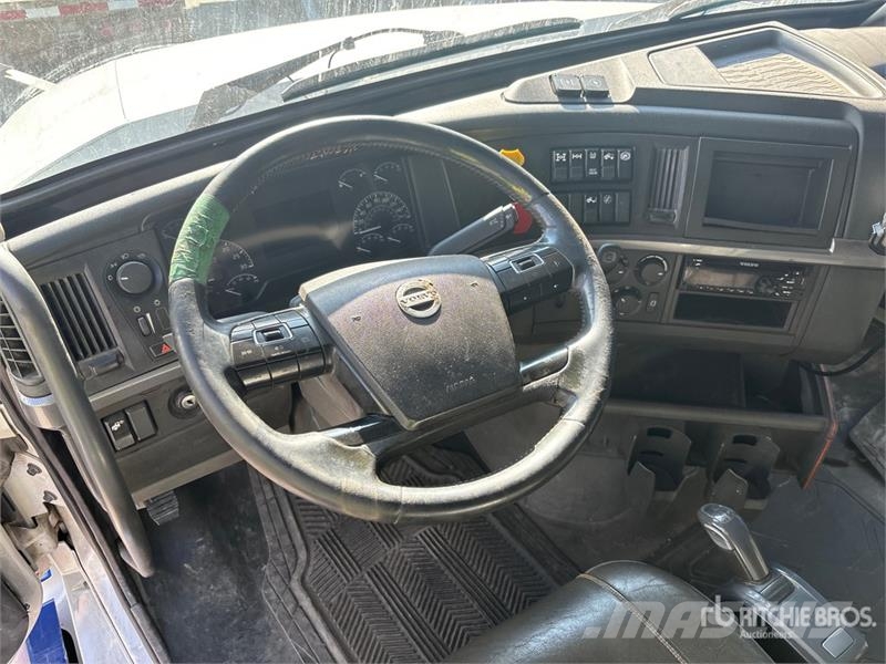 Volvo VNL740 Tractor Units
