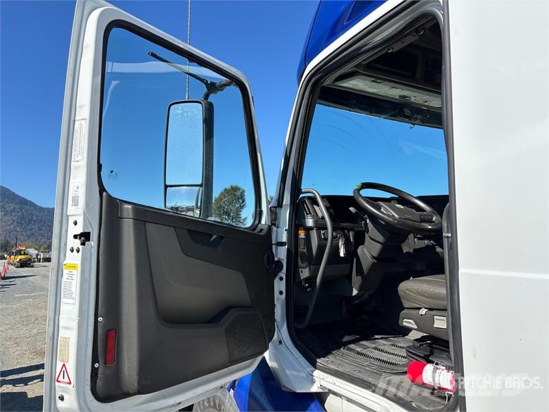 Volvo VNL740 Prime Movers