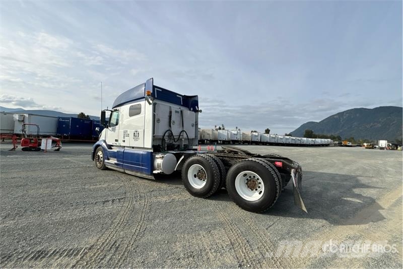 Volvo VNL740 Tractor Units