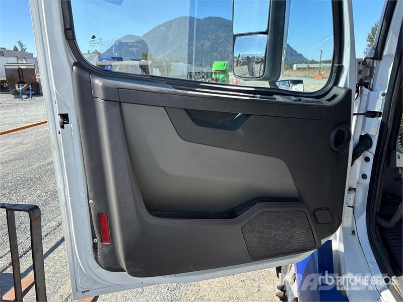 Volvo VNL740 Prime Movers