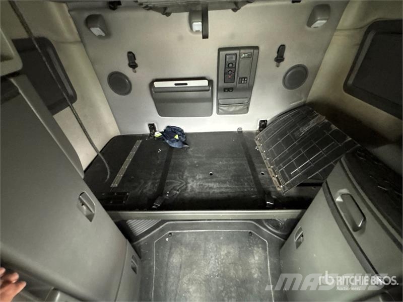 Volvo VNL760 Prime Movers