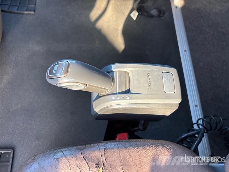 Volvo VNL780 6x4 T/A Sleeper Truck Tractor Prime Movers