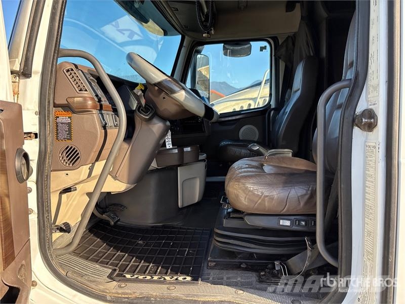 Volvo VNL780 6x4 T/A Sleeper Truck Tractor Prime Movers