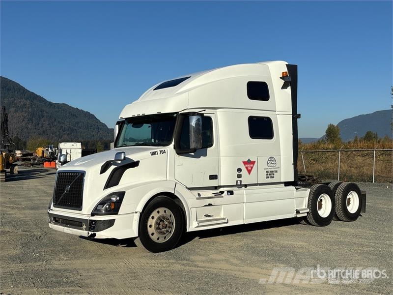 Volvo VNL780 6x4 T/A Sleeper Truck Tractor Prime Movers