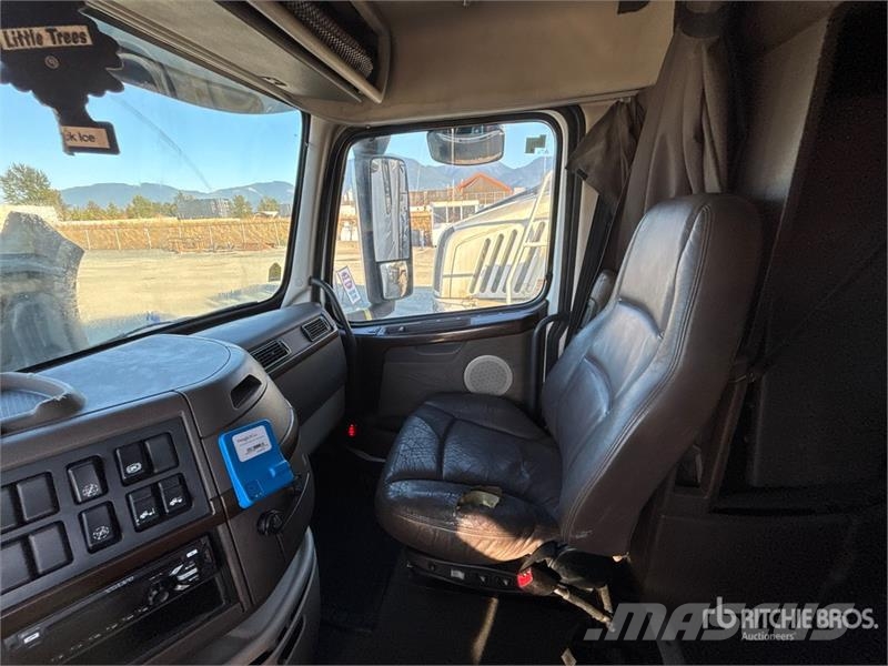Volvo VNL780 6x4 T/A Sleeper Truck Tractor Prime Movers