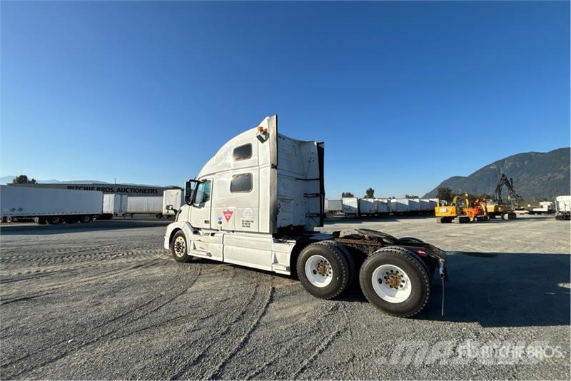 Volvo VNL780 6x4 T/A Sleeper Truck Tractor Prime Movers