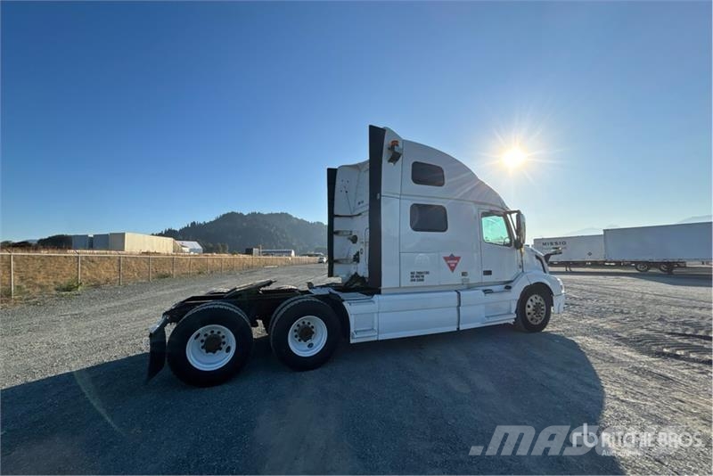 Volvo VNL780 6x4 T/A Sleeper Truck Tractor Prime Movers