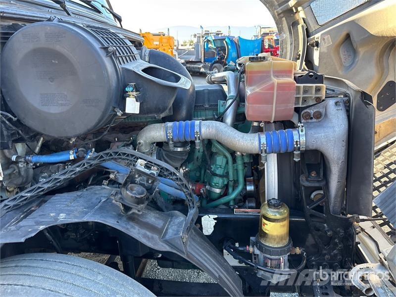 Volvo VNL780 6x4 T/A Sleeper Truck Tractor Prime Movers