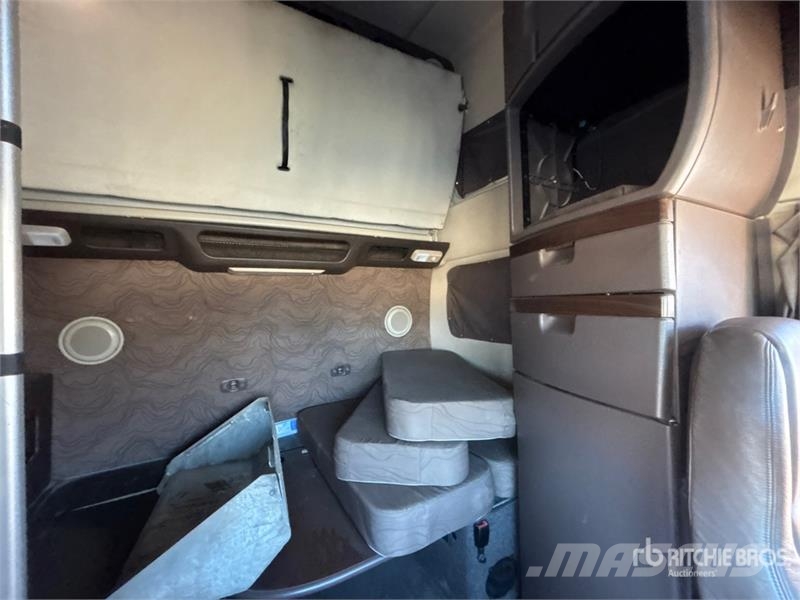 Volvo VNL780 6x4 T/A Sleeper Truck Tractor Prime Movers