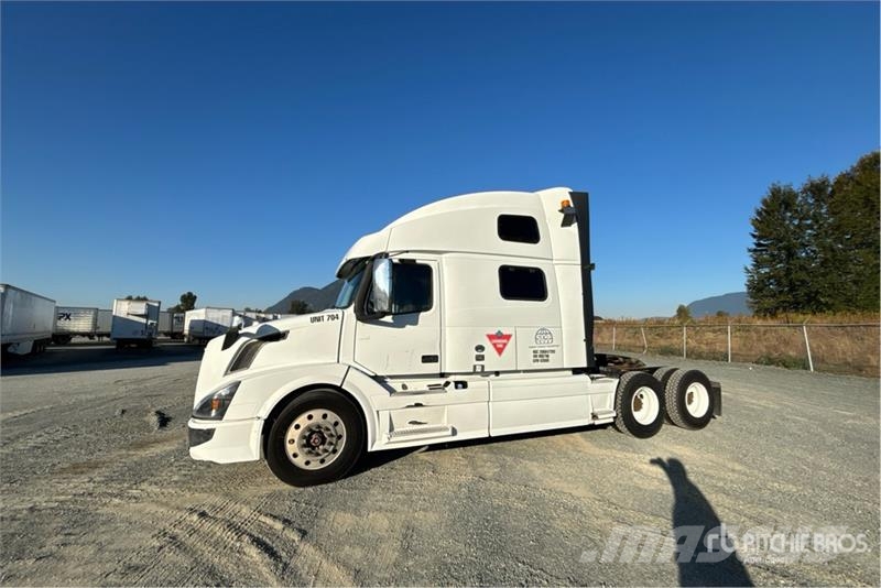 Volvo VNL780 6x4 T/A Sleeper Truck Tractor Prime Movers