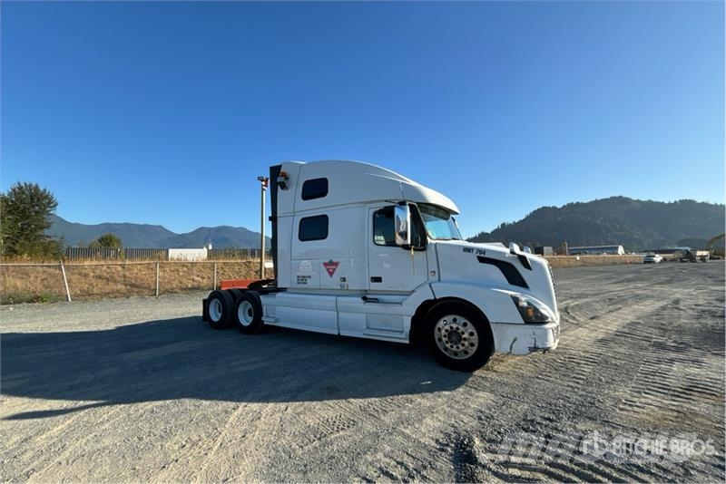 Volvo VNL780 6x4 T/A Sleeper Truck Tractor Prime Movers