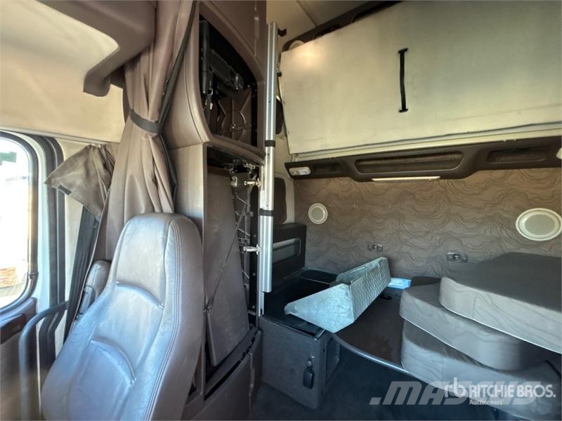 Volvo VNL780 6x4 T/A Sleeper Truck Tractor Prime Movers