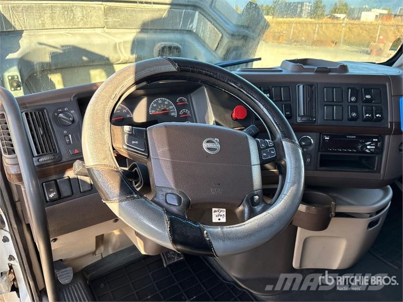 Volvo VNL780 6x4 T/A Sleeper Truck Tractor Prime Movers