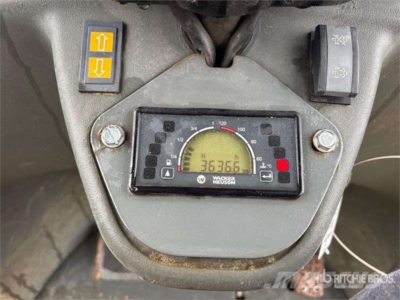 Wacker Neuson 3001 翻斗车\公路型自卸车