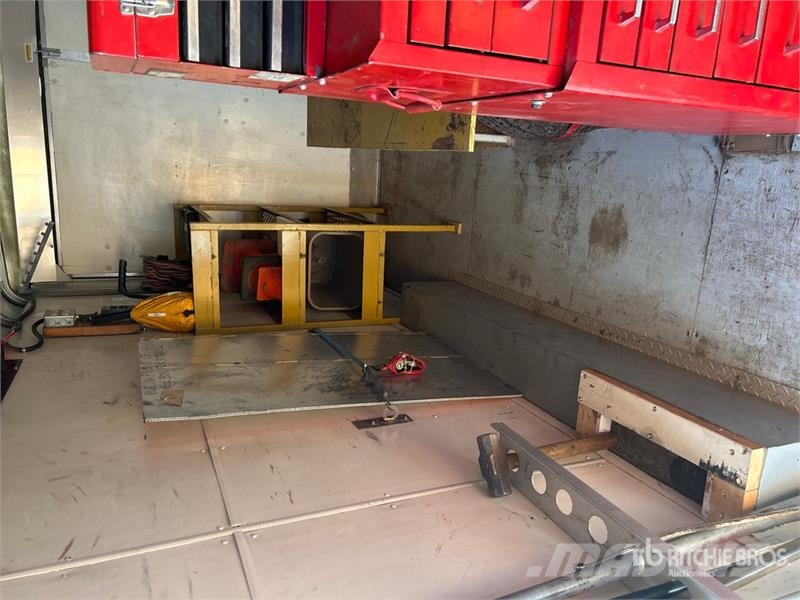 Wells Cargo T/A Enclosed Trailer Причепи-фургони