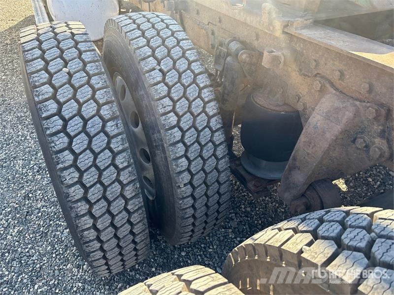 Western Star 4900 6x4 Logging T/A Sleeper Truck Tractor وحدات الجر