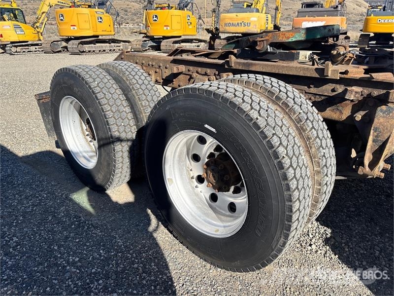 Western Star 4900 6x4 Logging T/A Sleeper Truck Tractor وحدات الجر
