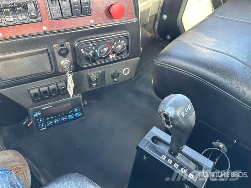 Western Star 4900SA شاحنات أشجار