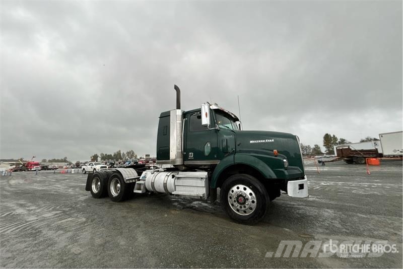 Western Star 4900SB 6x4 T/A Sleeper Truck Tractor Влекачи