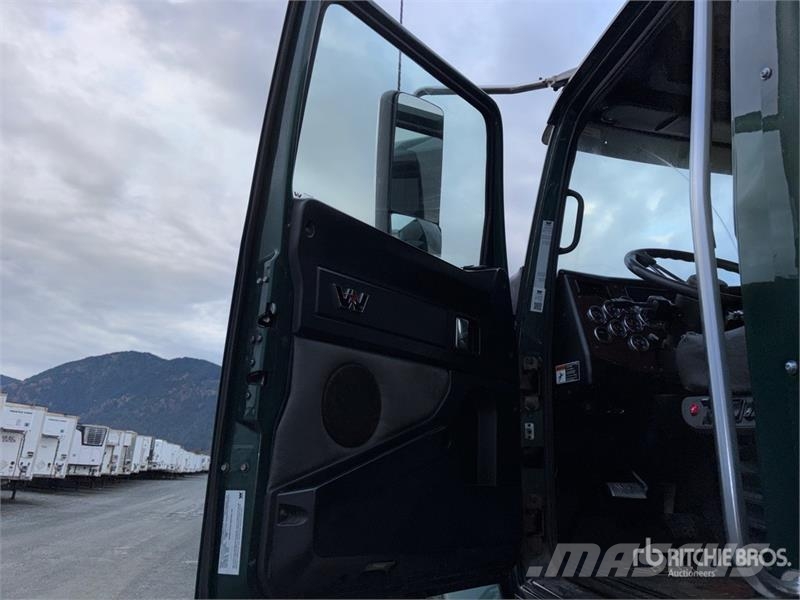 Western Star 4900SB 6x4 T/A Sleeper Truck Tractor Nyergesvontatók