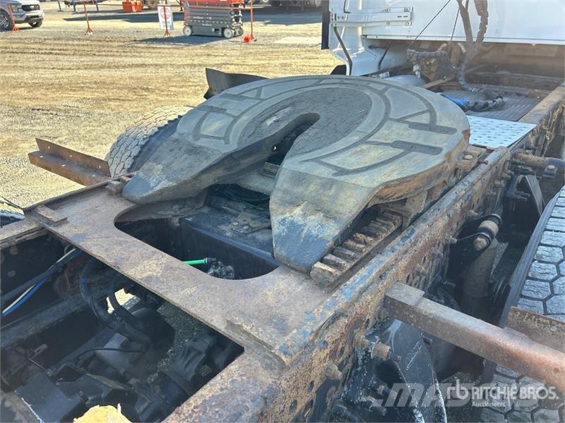 Western Star 5700 6x4 T/A Sleeper Truck Tractor Sadulveokid