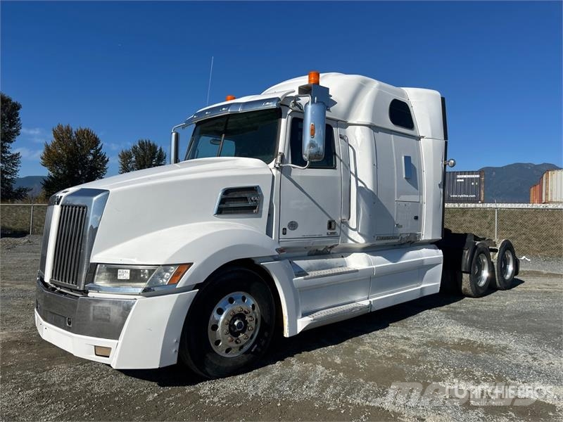 Western Star 5700 6x4 T/A Sleeper Truck Tractor Sadulveokid