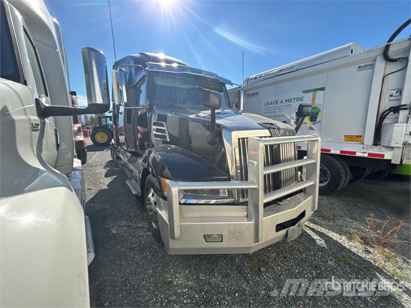 Western Star 5700 6x4 T/A Sleeper Truck Tractor Trekkers