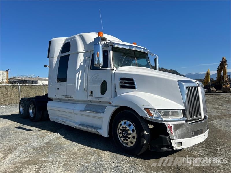 Western Star 5700 6x4 T/A Sleeper Truck Tractor Sadulveokid