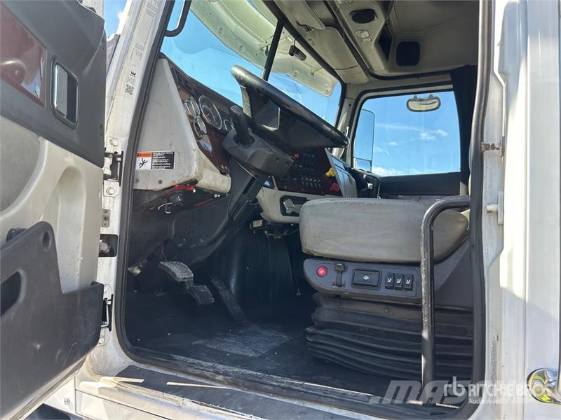 Western Star 5700 6x4 T/A Sleeper Truck Tractor Sadulveokid