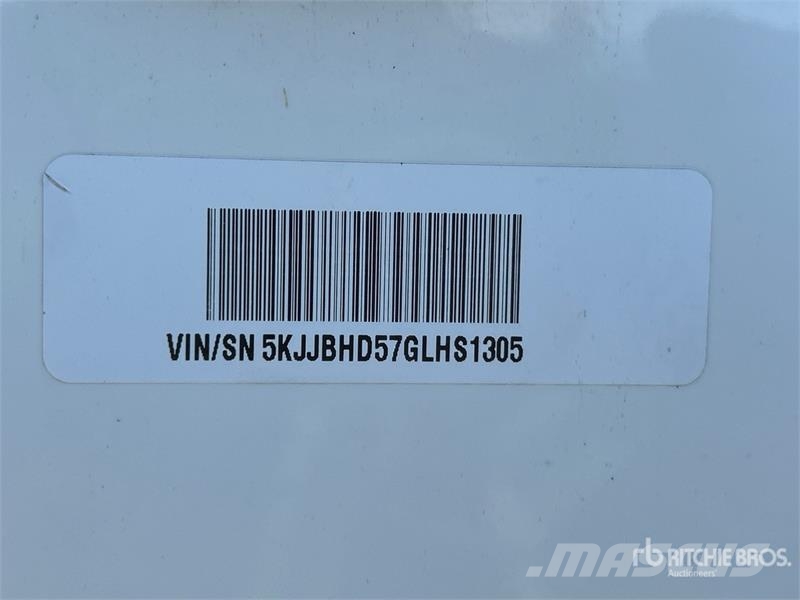 Western Star 5700 6x4 T/A Sleeper Truck Tractor Sadulveokid