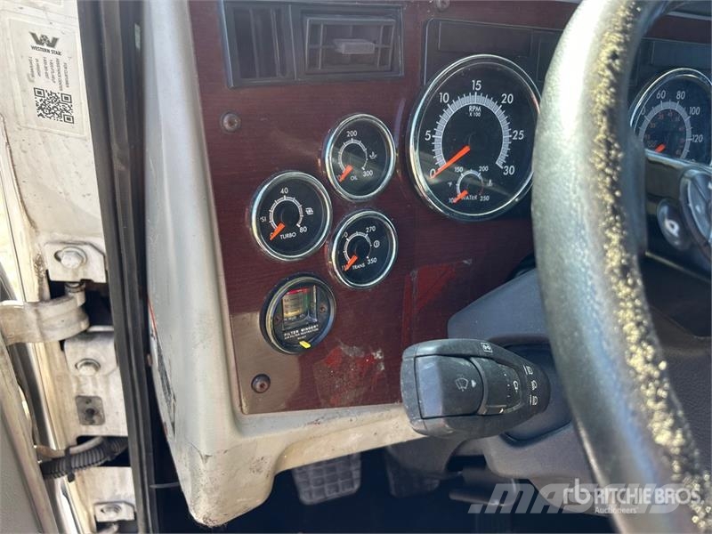 Western Star 5700 6x4 T/A Sleeper Truck Tractor Sadulveokid