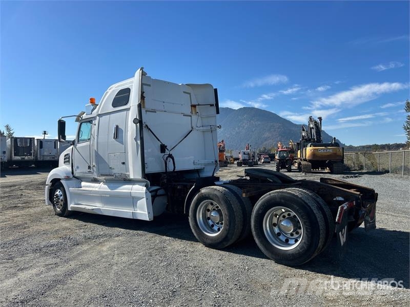 Western Star 5700 6x4 T/A Sleeper Truck Tractor Sadulveokid