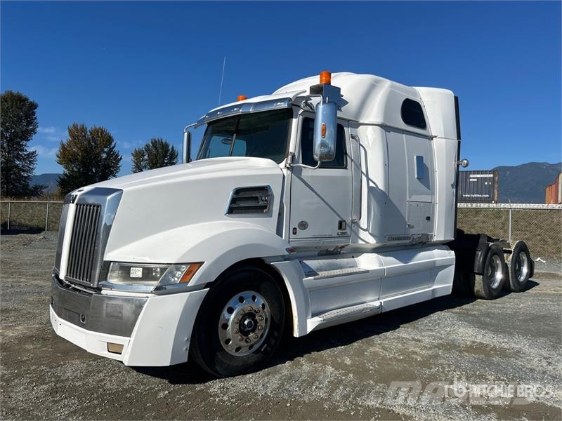 Western Star 5700 6x4 T/A Sleeper Truck Tractor Sadulveokid