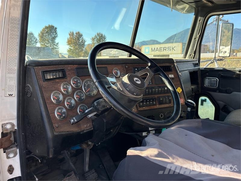 Western Star on  Western Star 4900 8x6 Vacuum Tanker Truck Paine-/imuautot