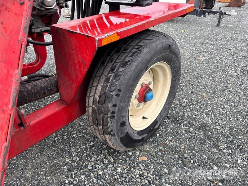 Wheatheart Heavyhit Tow-Behind Post Pounder Karja-aidat