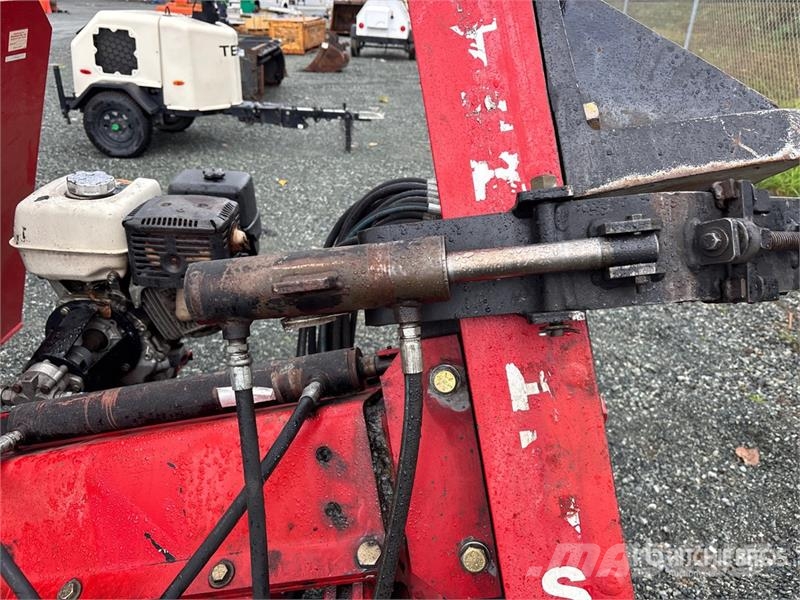 Wheatheart Heavyhit Tow-Behind Post Pounder Karja-aidat