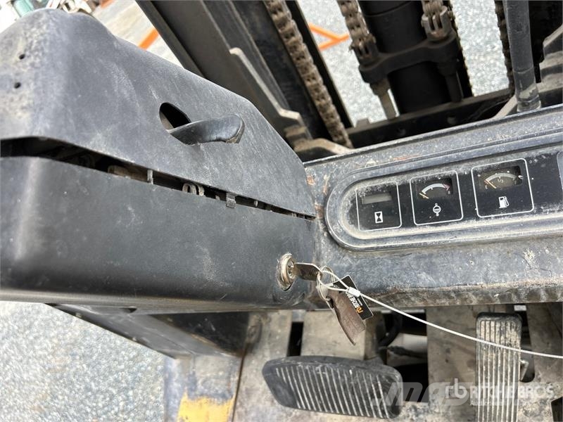 Yale GDP080L 8000 lb Pneumatic Tire Forklift Вилични кари-повдигачи - други