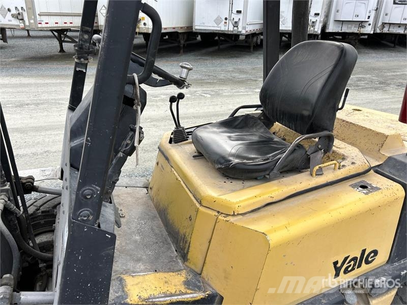 Yale GDP080L 8000 lb Pneumatic Tire Forklift Вилични кари-повдигачи - други