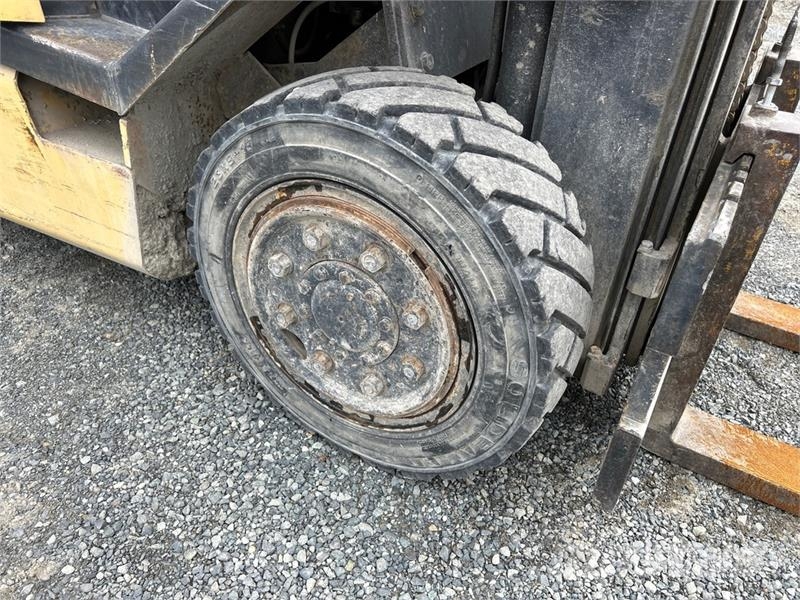 Yale GDP080L 8000 lb Pneumatic Tire Forklift Вилични кари-повдигачи - други