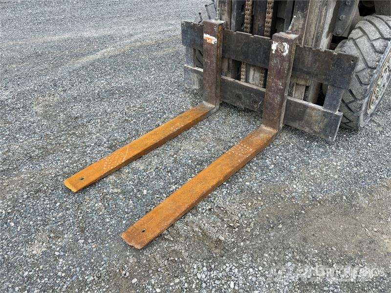 Yale GDP080L 8000 lb Pneumatic Tire Forklift Вилични кари-повдигачи - други