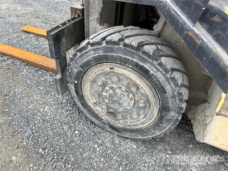 Yale GDP080L 8000 lb Pneumatic Tire Forklift Вилични кари-повдигачи - други